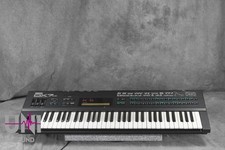 YAMAHA DX7 II-D Digital Programmable Synthesizer in Very Good Condition