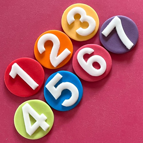 Topper torta commestibile lettere arcobaleno Dotty numeri età decorazioni compleanno cerchio - Foto 3 di 33