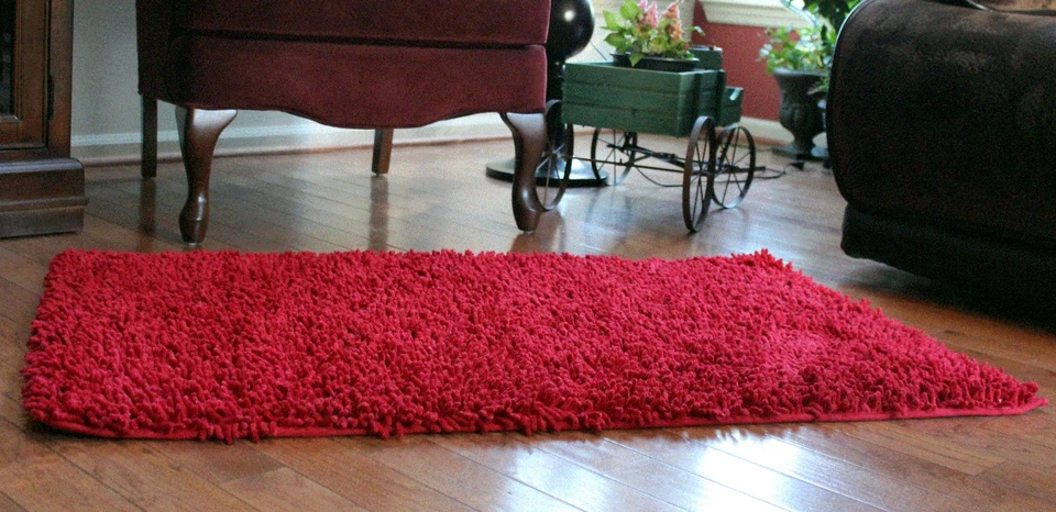 Alfombra de baño rectangular de chenilla de algodón peludo rojo frambuesa felpudo  Foto 3 de 4