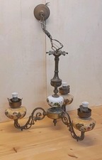 Lampadario Rococò A 3 Luci Ottone Ceramica Maiolica Dipinto A Mano. Inizio 900