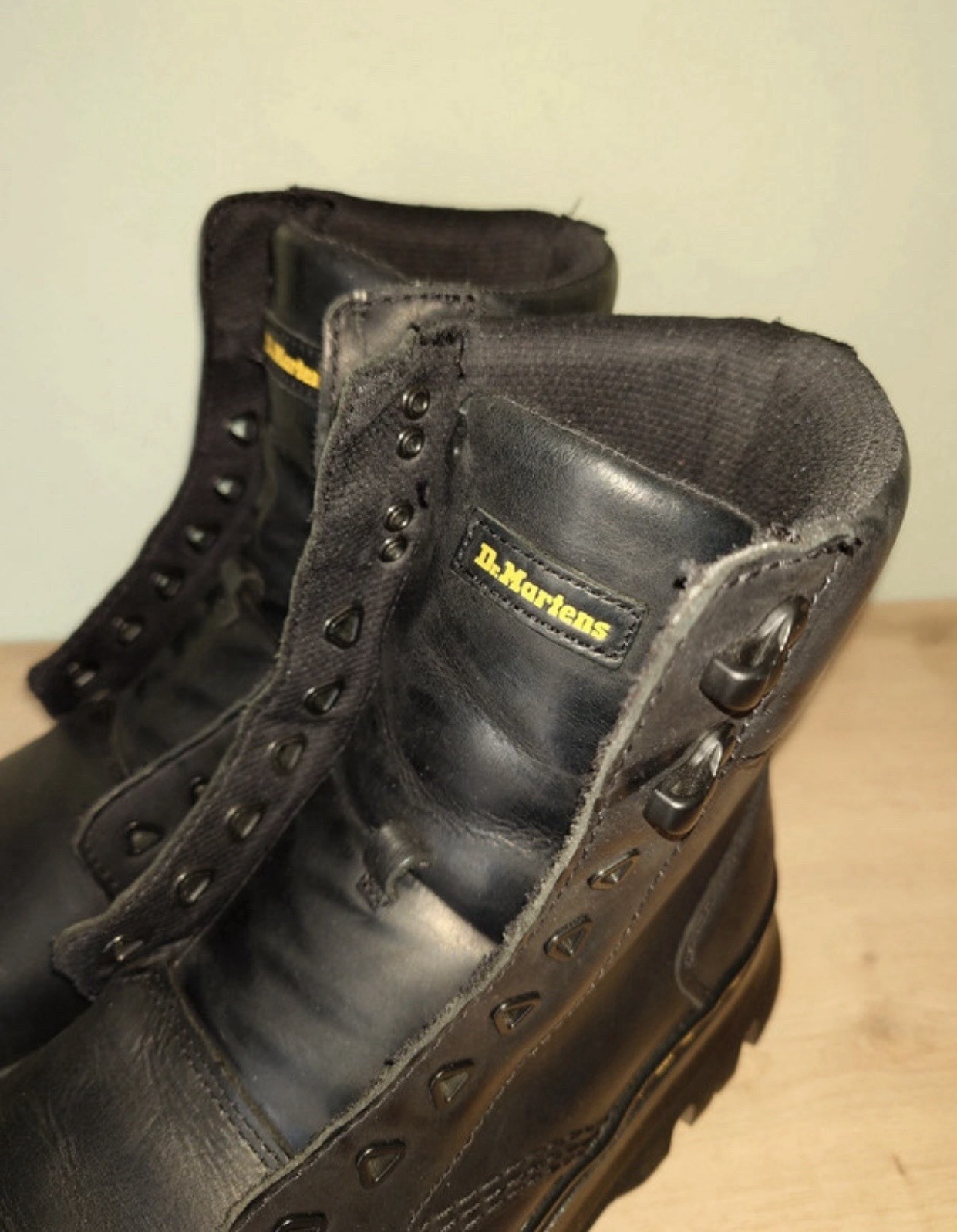 Dr. Martens Tarik Black Platform Utility Boots UK8 - Stylish & Durable image 4