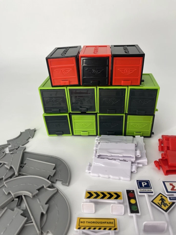 Dirigido por BATTAT Pocket Series Mini Micro Lote de 9 Veículos Estradas Garagens Diversos. - Imagem 4 de 4