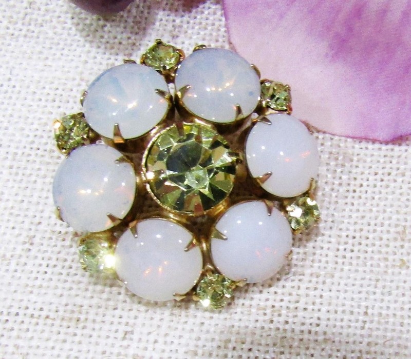 Jewelry Beautifull Vintage Cluster Brooch Milk White Opaline Glass Lot #158  OOO