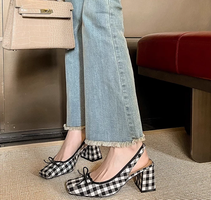 Zapatos sandalia con cordones y tacón bloque pajarita punta cuadrada a cuadros de moda para mujer nuevos Foto 2 de 4