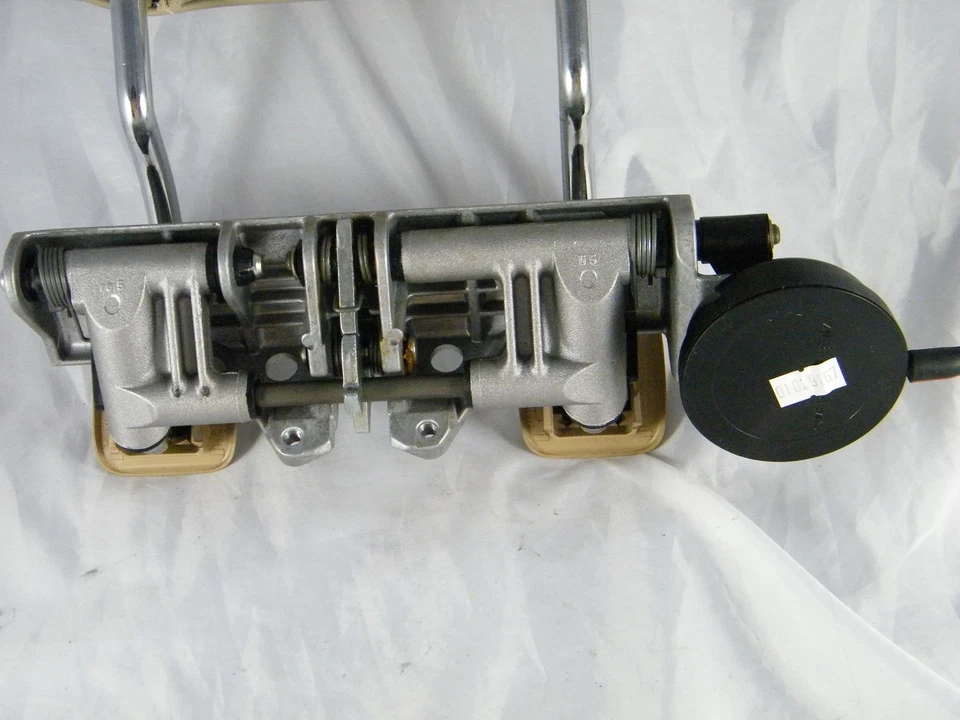 1991 MERCEDES BENZ 300E OEM ~ PASSENGER SIDE REAR FOLDING HEADREST AND ELEMENT  - Image 2 of 4