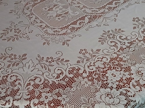 White Lace Tablecloth 100% Polyester Floral-Geometric 84"x58" Oblong Gently Used - Picture 6 of 15