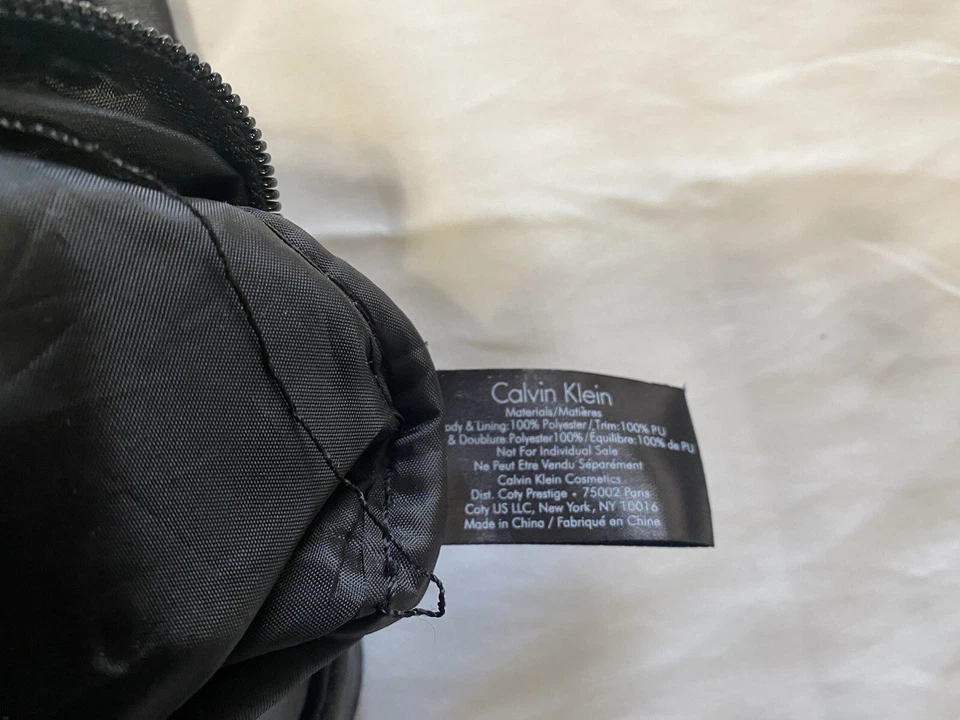 Bolsa de viaje negra Calvin Klein para pasar la noche equipaje de mano Foto 3 de 3