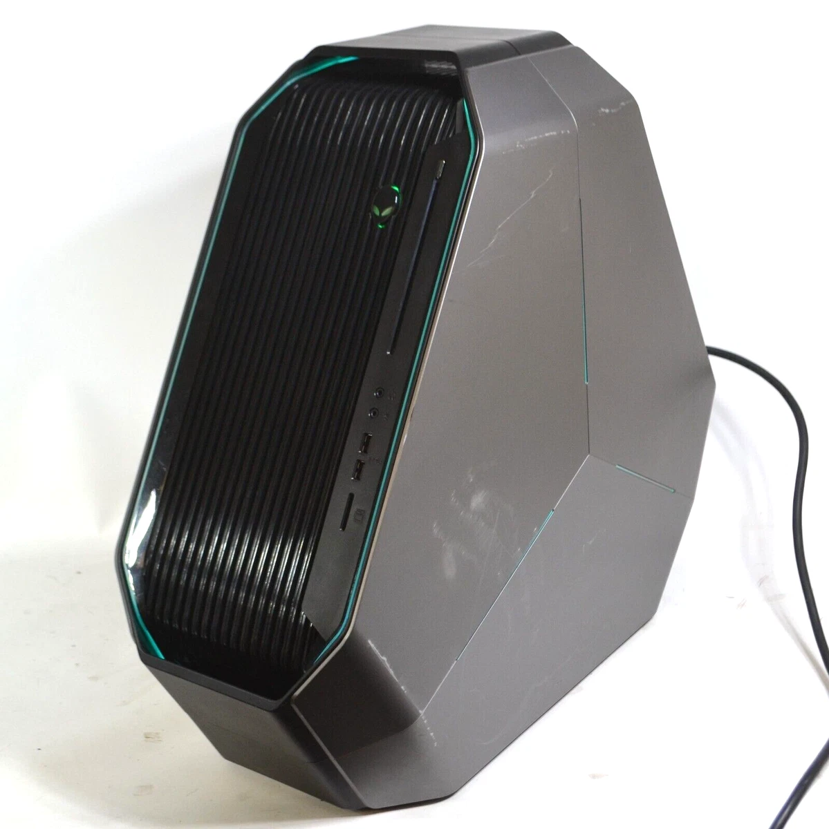 Dell Alienware Area-51 R2 Gaming Desktop (i7-5820K 16GB RAM 1TB SSD + 2TB HDD)