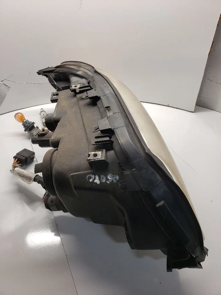 Driver Left Headlight Station Wgn Fits 05-07 VOLVO 70 SERIES 1368642 - Image 4 of 4