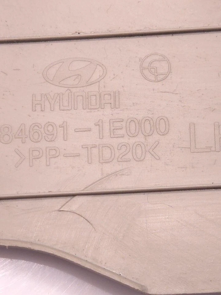 Hyundai Accent 2008 parte superior derecha pasajero tablero embellecedor cubierta OEM pieza usada Foto 2 de 4