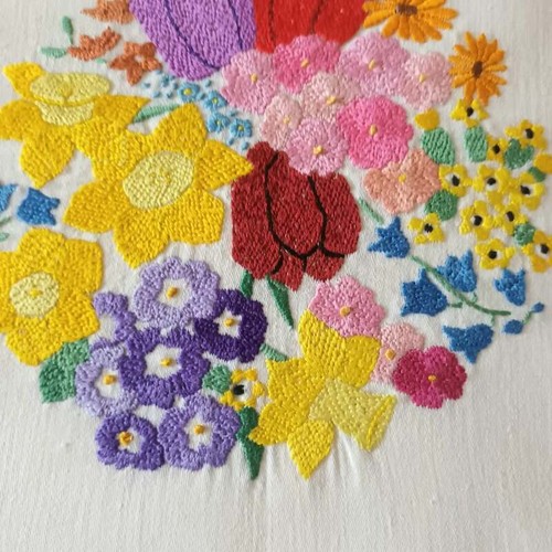 EXCEPTIONAL VINTAGE HAND EMBROIDERED LINGERIE CASE ~ V.COLOURFUL SPRING FLOWERS