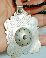 ANCIENT SILVER NECKLACE WITH SILVER AMULET PENDANT DESIGN
