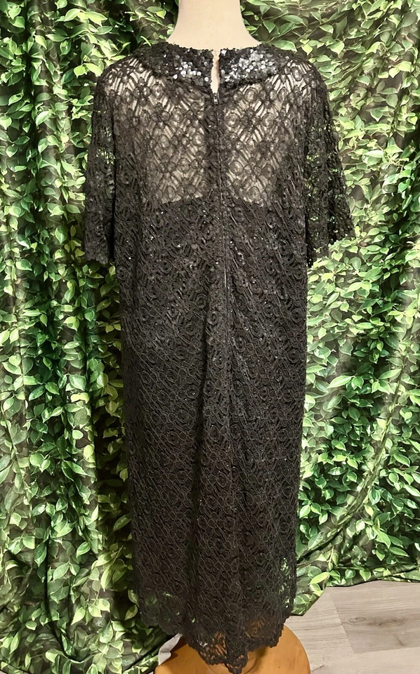 Vestido negro vintage de los años 60 hecho en la Unión forrado de encaje lentejuelas manga corta pesado mediano Foto 2 de 4