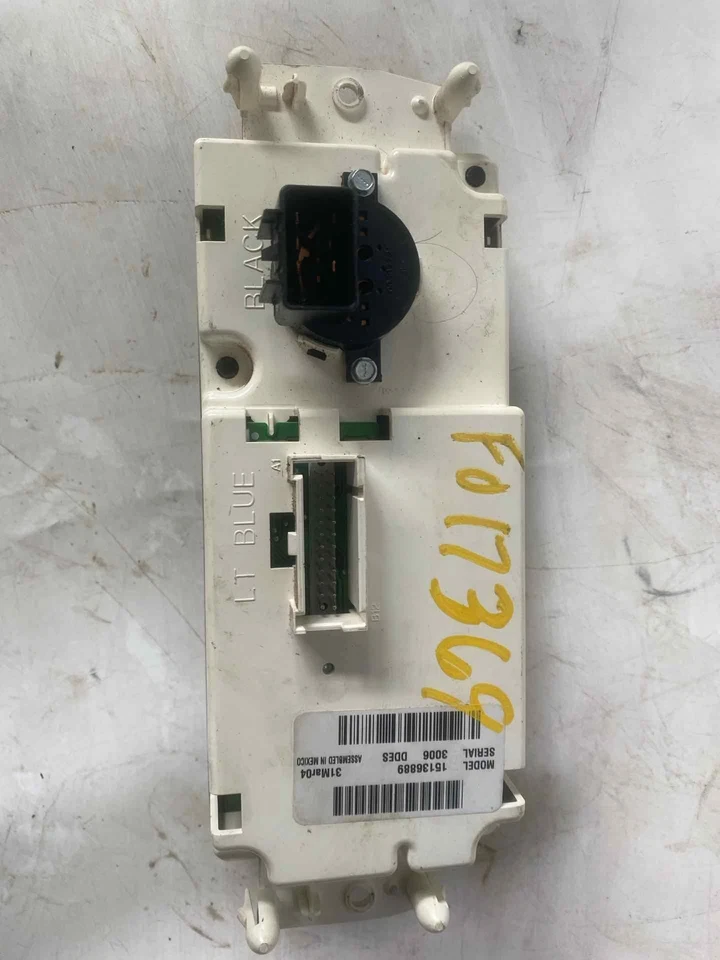 Interruptor selector de aire acondicionado usado se adapta a: camioneta Chevrolet Silverado 2500 2004 con manual de aire acondicionado Foto 2 de 4