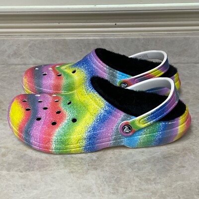 Crocs Classic Clogs Mens Size 12 EU 46 Spray Rainbow Faux Fur Lined Fleece Shoes