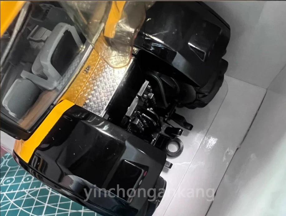 Britains 1:32 Scale JCB Fastrac 7230 Diecast Tractor Model - Image 3 of 4