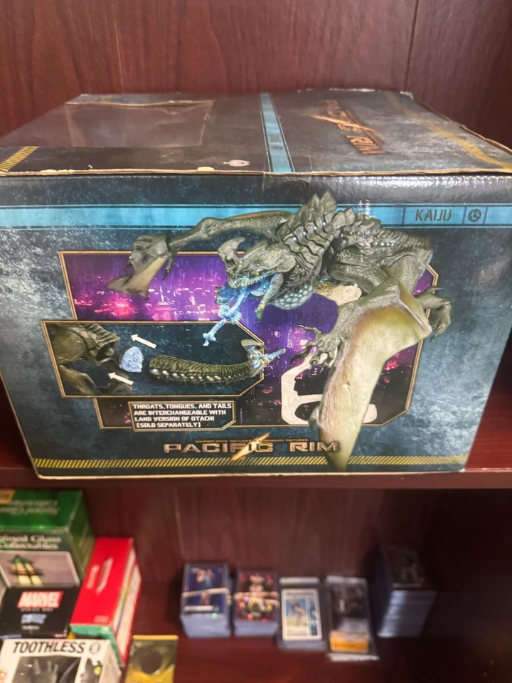 Pacific Rim NECA 2015 Deluxe Kaiju Otachi Flying Version NUEVO Foto 2 de 4