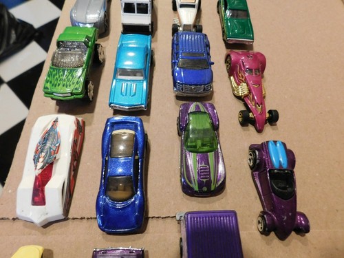 LOT OF 20 HOT WHEELS CARS TRUCKS VARIOUS YEARS #1 - Picture 11 of 12