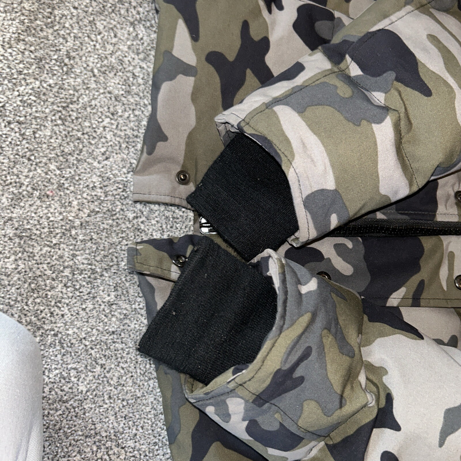 canada goose wyndham parka medium Camo Green image 5