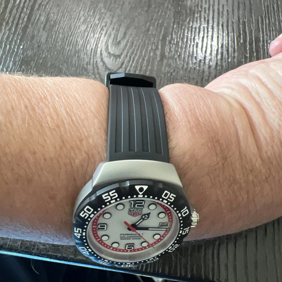 Reloj de cuarzo solar para hombre Tag Heuer Formula 1 Foto 4 de 4