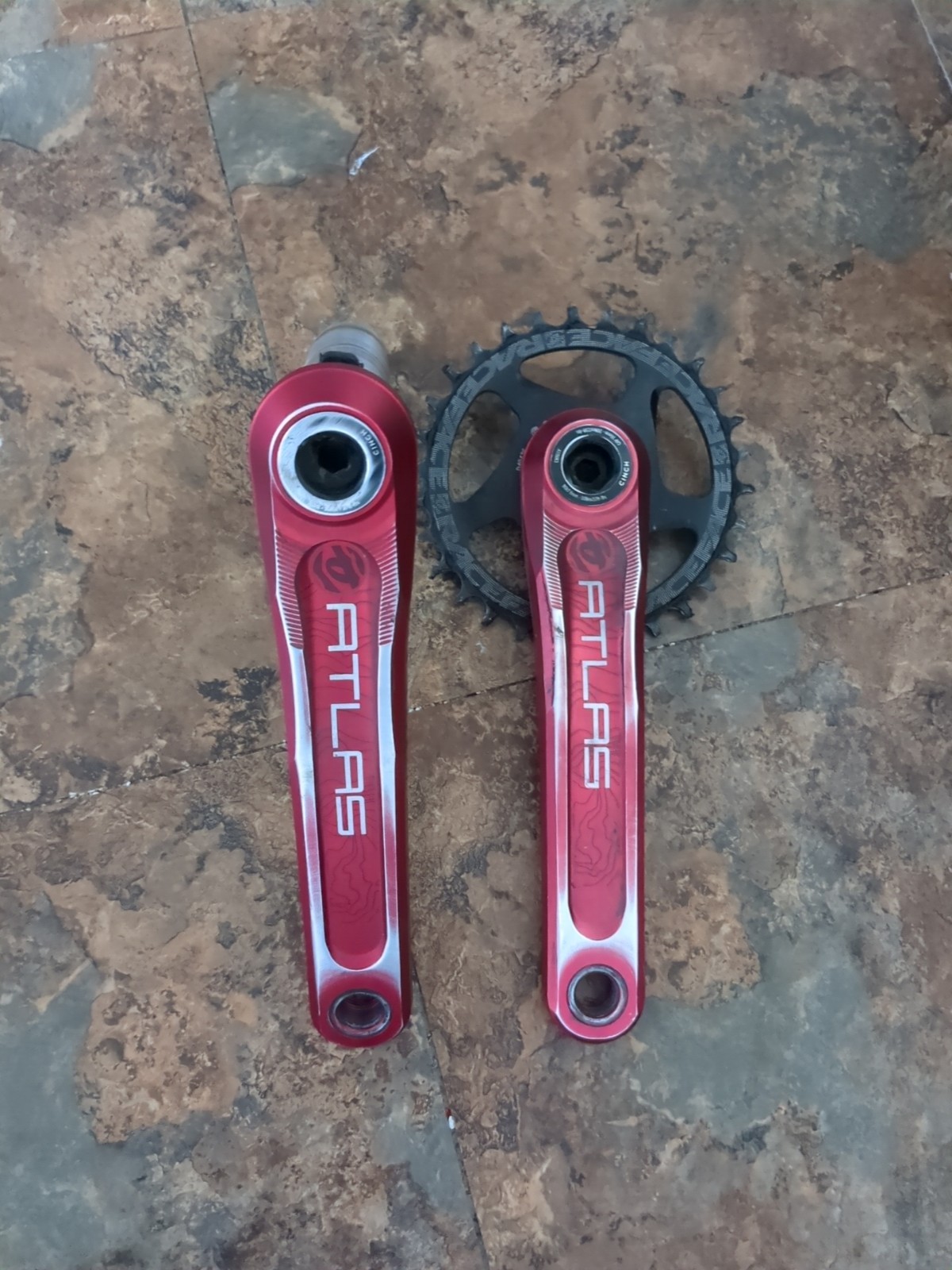 Raceface Atlas 175mm Crankset With Chainring Cinch 30mm Spindle Red