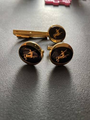 Remy Martin Cognac Goldstone Cufflinks & Tire bar