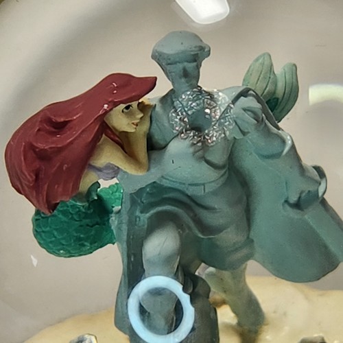 Disney Vintage Little Mermaid Ariel & Prince Eric Musical Snow Globe Statue - Picture 3 of 18