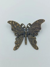 Vintage Schmetterling Brosche in antiker Bronzeoptik mit Ornamentprägung
