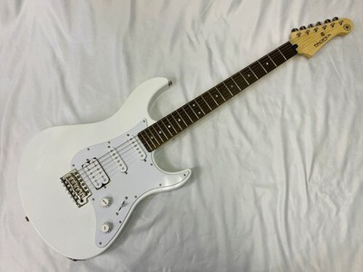 YAMAHA PACIFICA PAC012 white Yamaha Pacifica electric guitar
