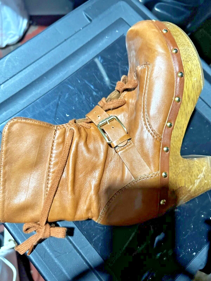 BOTINES JUICY COUTURE MARRÓN COÑAC CON TACHUELAS DE CUERO CON CORDONES 7  Foto 3 de 4