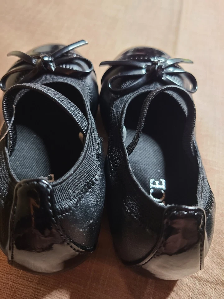 Zapatos estilo ballet negros para niños pequeños con lazo talla 4 Foto 4 de 4