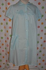 Vintage women s Medium Baby Blue BELOW KNEE HOUSECOAT DUSTER ROBE EUC