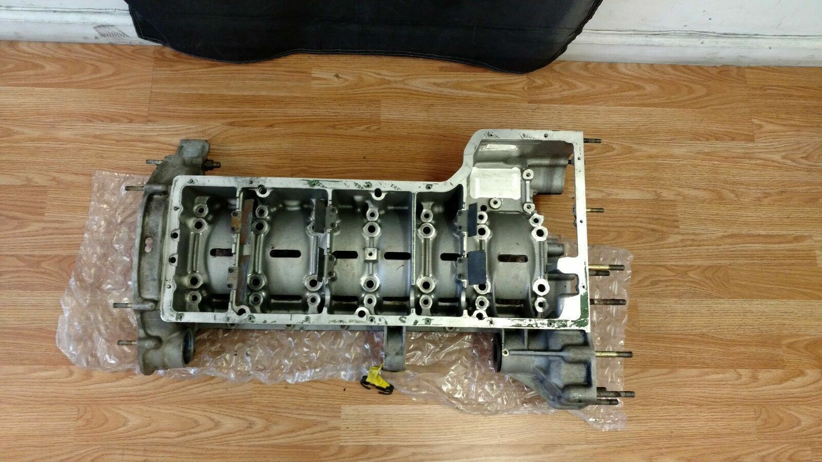 LAMBORGHINI MURCIELAGO LP640 ENGINE MOTOR BLOCK LOWER COVER OEM 400537001