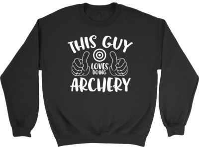 This Guy Loves doing Archery Herren Damen Unisex Sweatshirt