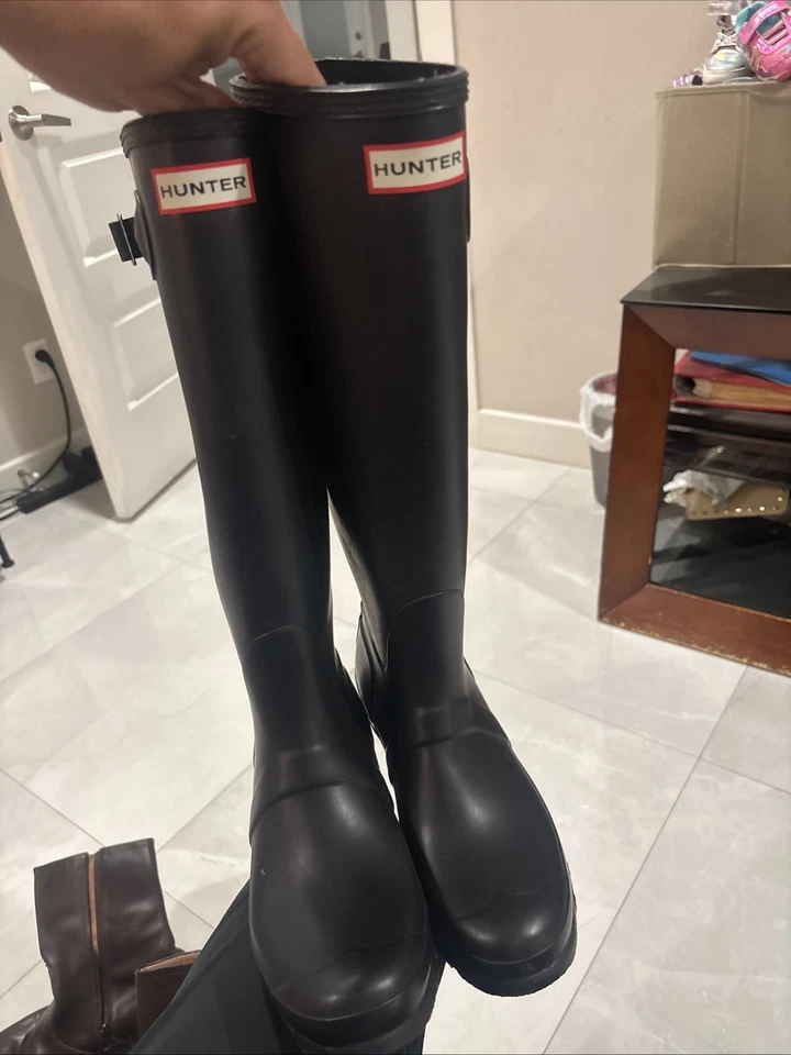 Hunter Boots Original Tall Matte Black Rain Boots Women’s Size 8 With Extra Sock - Image 2 of 4