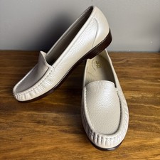 NWOT SAS Women's Tripad Comfort Slip On Loafer Leather Beige Shoes Size 8 W