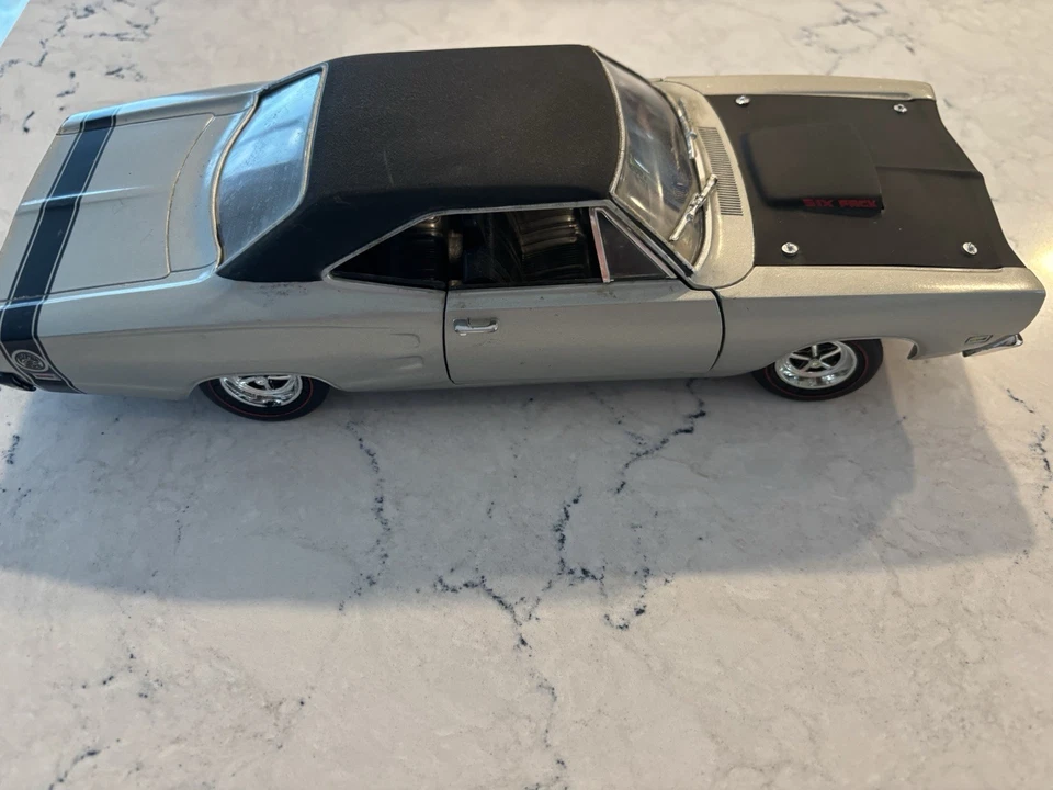 ERTL 1969 DODGE SUPER BEE 440 PAQUETE DE 6 PLATA/NEGRO ESCALA 1/18 SIN CAJA Foto 2 de 4