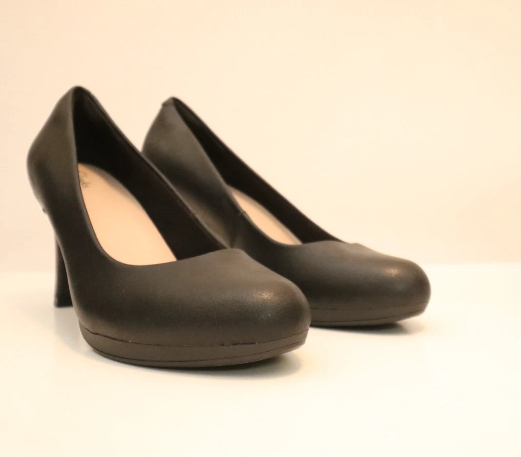 Scarpe Clarks slip on donna taglia 9 M pelle nera prezzo al pubblico consigliato $ 120