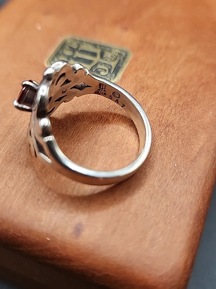 Anillo de encaje español de plata de ley James Avery con granate *Caja no incluida* Foto 4 de 4