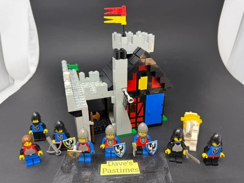 LEGO Castle Lion Knights 6067 Guarded Inn (WRONG MINIFIGURES, BUT LOTS OF THEM)