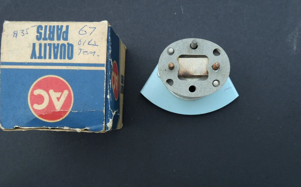 Pontiac GTO 1967 Lemans Tempest NOS medidor de presión de aceite, solo se adapta a rally cluster Foto 2 de 4