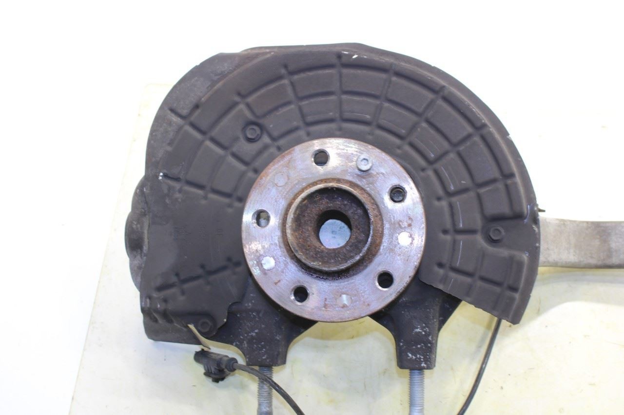2014-2020 Maserati Ghibli RWD Front Right Side Spindle Knuckle Hub 670004762 OEM