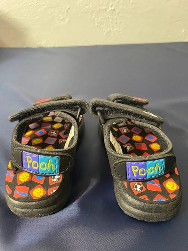 Sandalias deportivas de verano multicolores Y2K Winnie the Pooh niños pequeños talla 6 usadas en excelente estado - Imagen 5 de 12