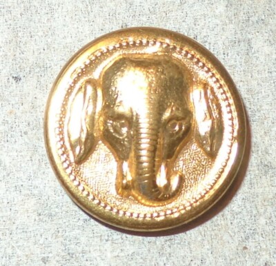 VINTAGE OLD OR MODERN RAISED 3-D GOLD-TONE METAL ELEPHANT BUTTON 1 INCH WIDE