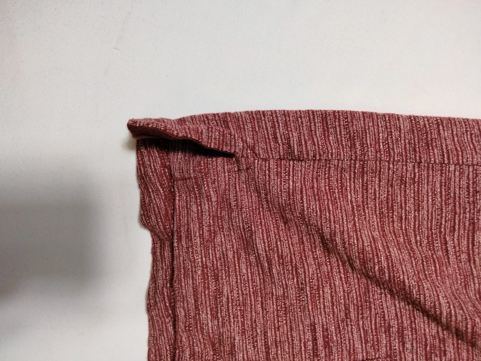 Sudadera con capucha para mujer Mossimo roja talla L ribete en contraste textura de terciopelo Foto 2 de 4