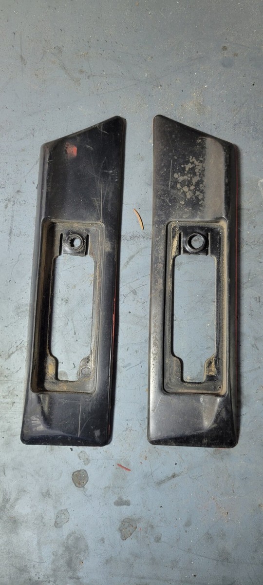 ( ¨̮ )ページ 1984-89 Nissan 300zx Z31 Front Fender Side Marker Molding Trim