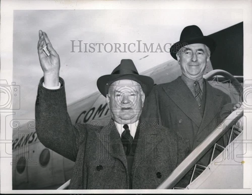 1946 Press Photo New York Hubert Hoover and Hugh Gibson board plane NYC.
