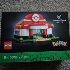 LEGO 40911 - Mini Pokemon Center - Insiders Reward. slightly damaged