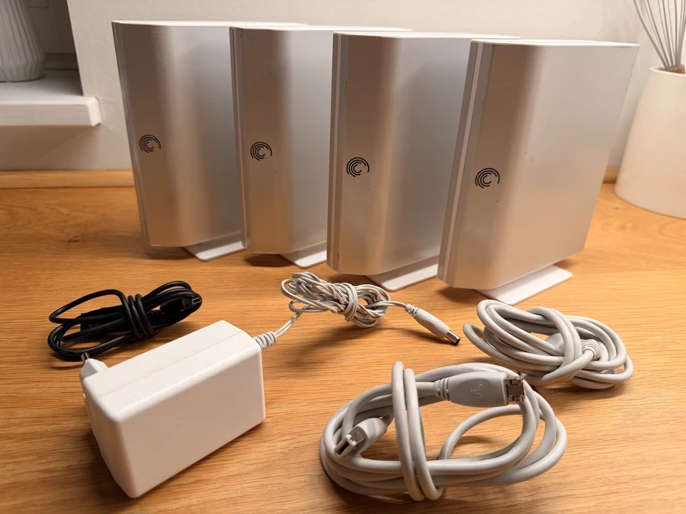 4 Externe Festplatten Seagate Freeagent FW je 1,5TB - 2 davon etwas defekt