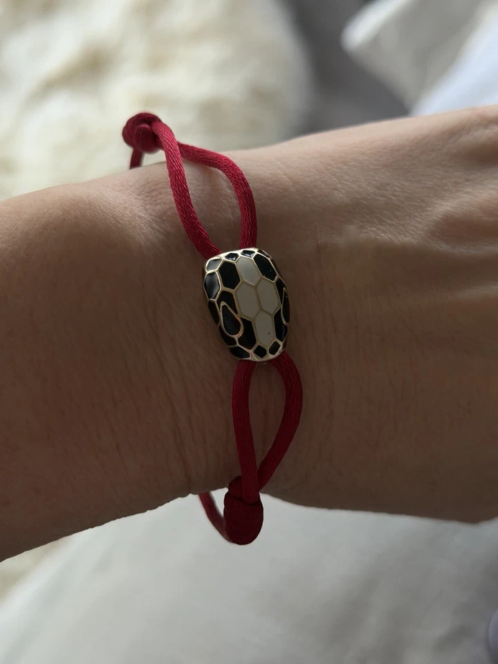 Pulsera Bulgari Roja con Cuentas Blanco y Negro Foto 2 de 4